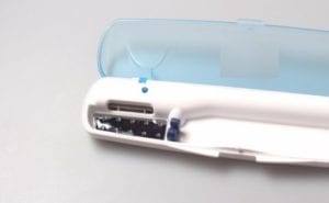 מכשיר לניקוי וחיטוי מברשות שיניים בטכנולוגיית UV