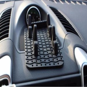 פד להחזקת הנייד יציב על הדשבורד ברכב